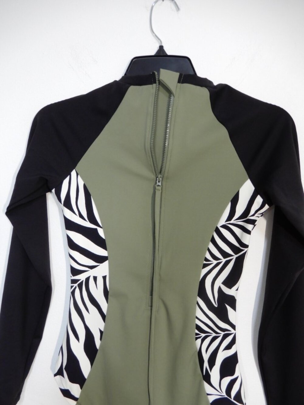 Roxy Surfer Paradise Surf One Piece Swimsuit Rashguard Size S Long Sleeve NEW - Picture 9 of 11